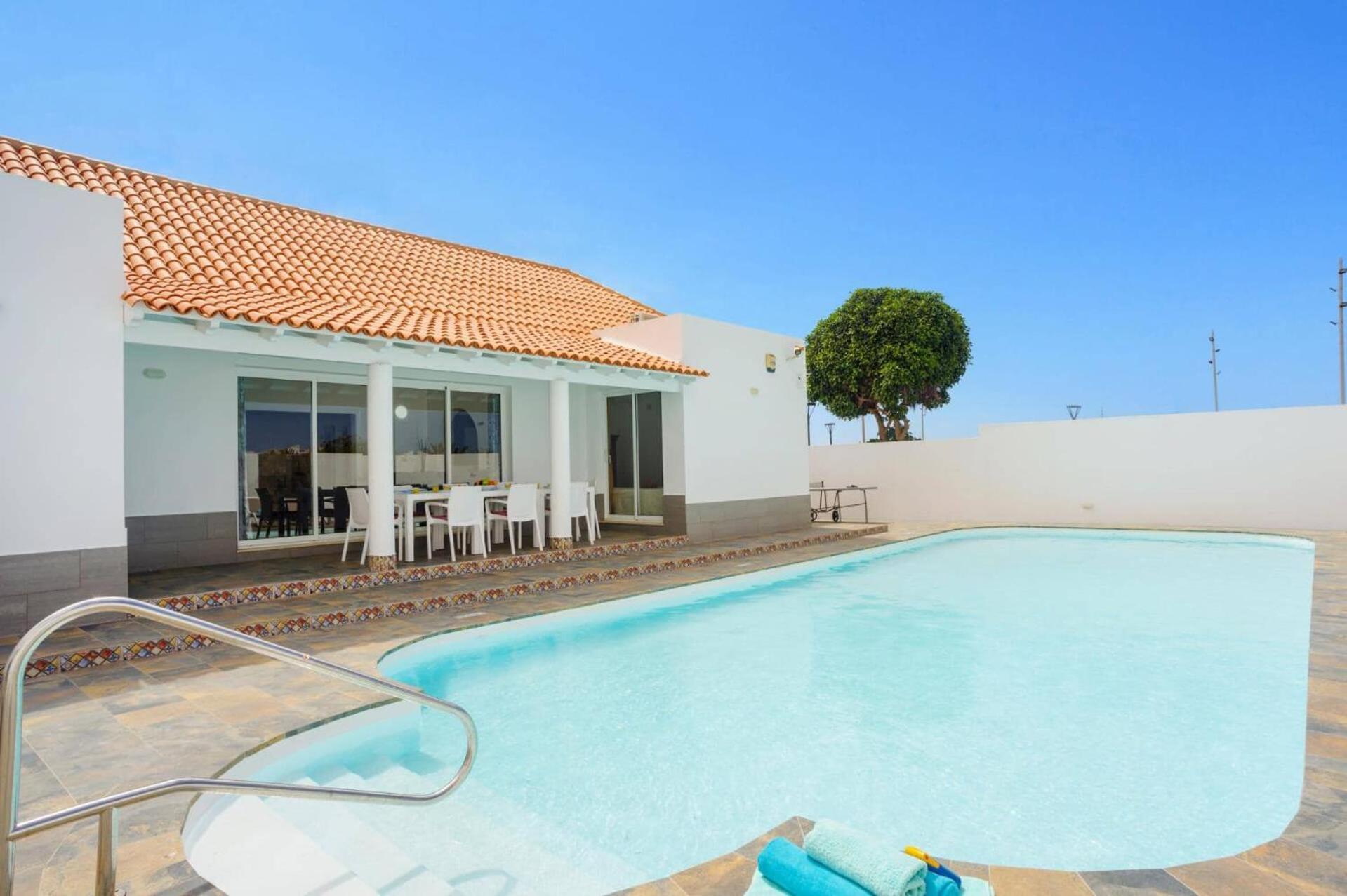 קורלחו Villa Esmeralda By Villa Plus מראה חיצוני תמונה